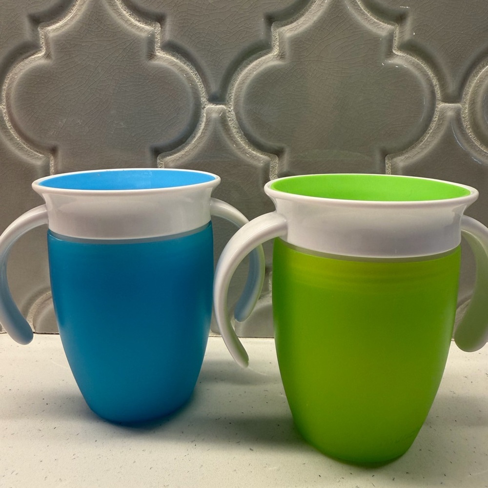 Munchkin Double-Handle Sippy Cups in Blue and Green